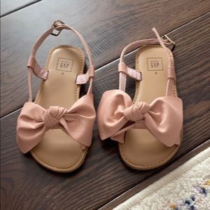 Adorable gap sandals size 9